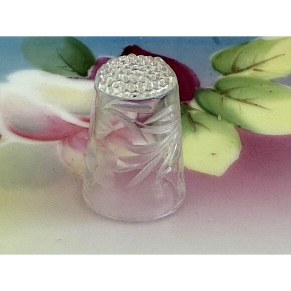 Vintage 40's lot Clear Etched Glass Thimbles Floral Leaves Berries - Picture 7 of 12